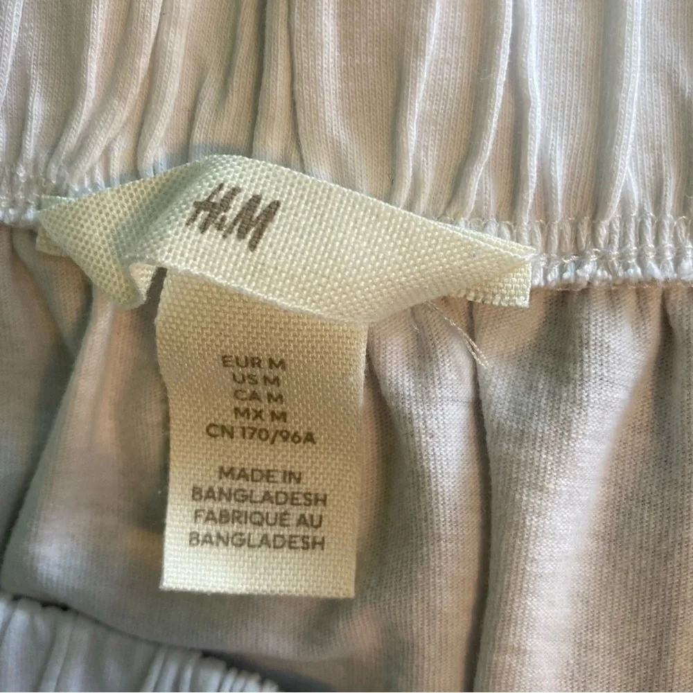 H&M White Puff Sleeve Blouse - Picture 2 of 7